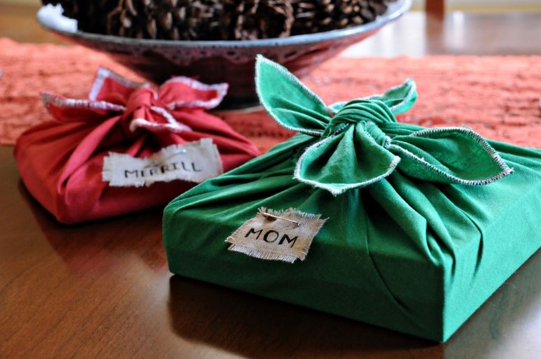 Fabric gift wrapping alternative