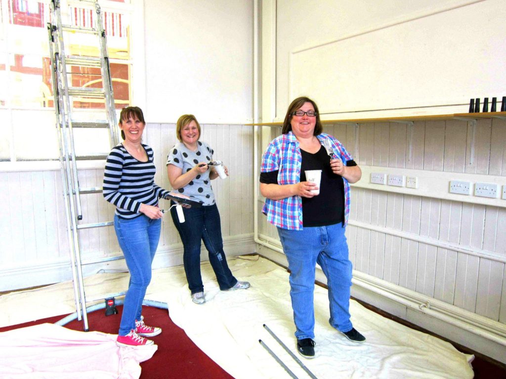 redecorating paint project using cheap and low cost paint from a Community RePaint scheme.