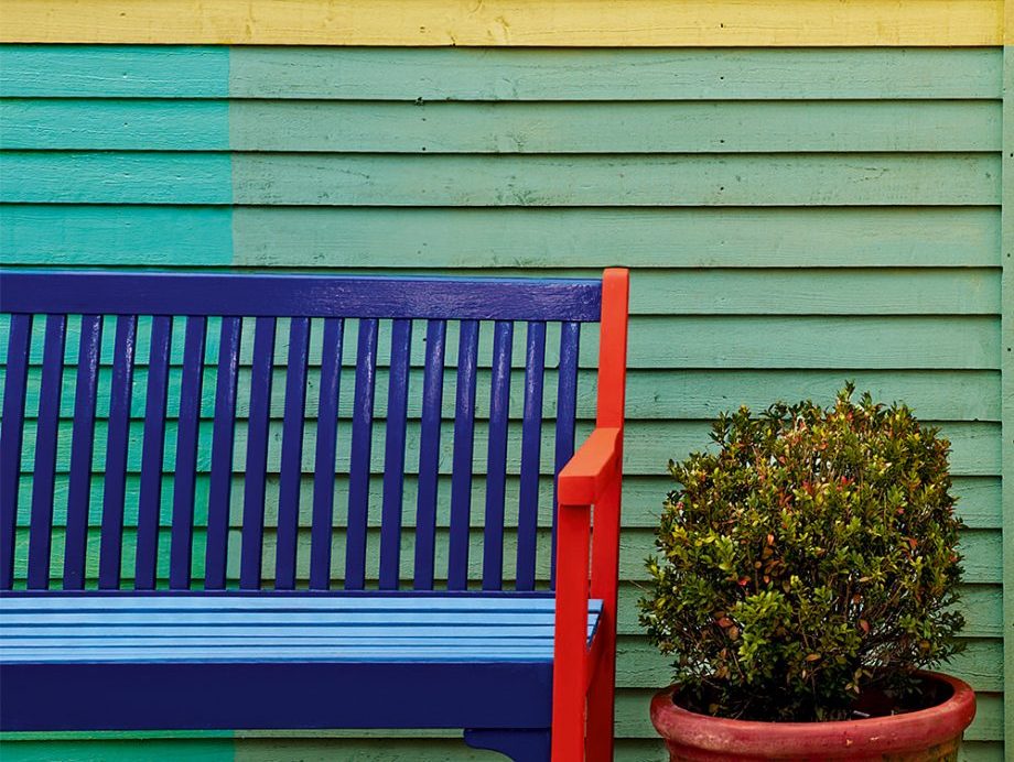 Upcycled bench with cheap and reusable paint.